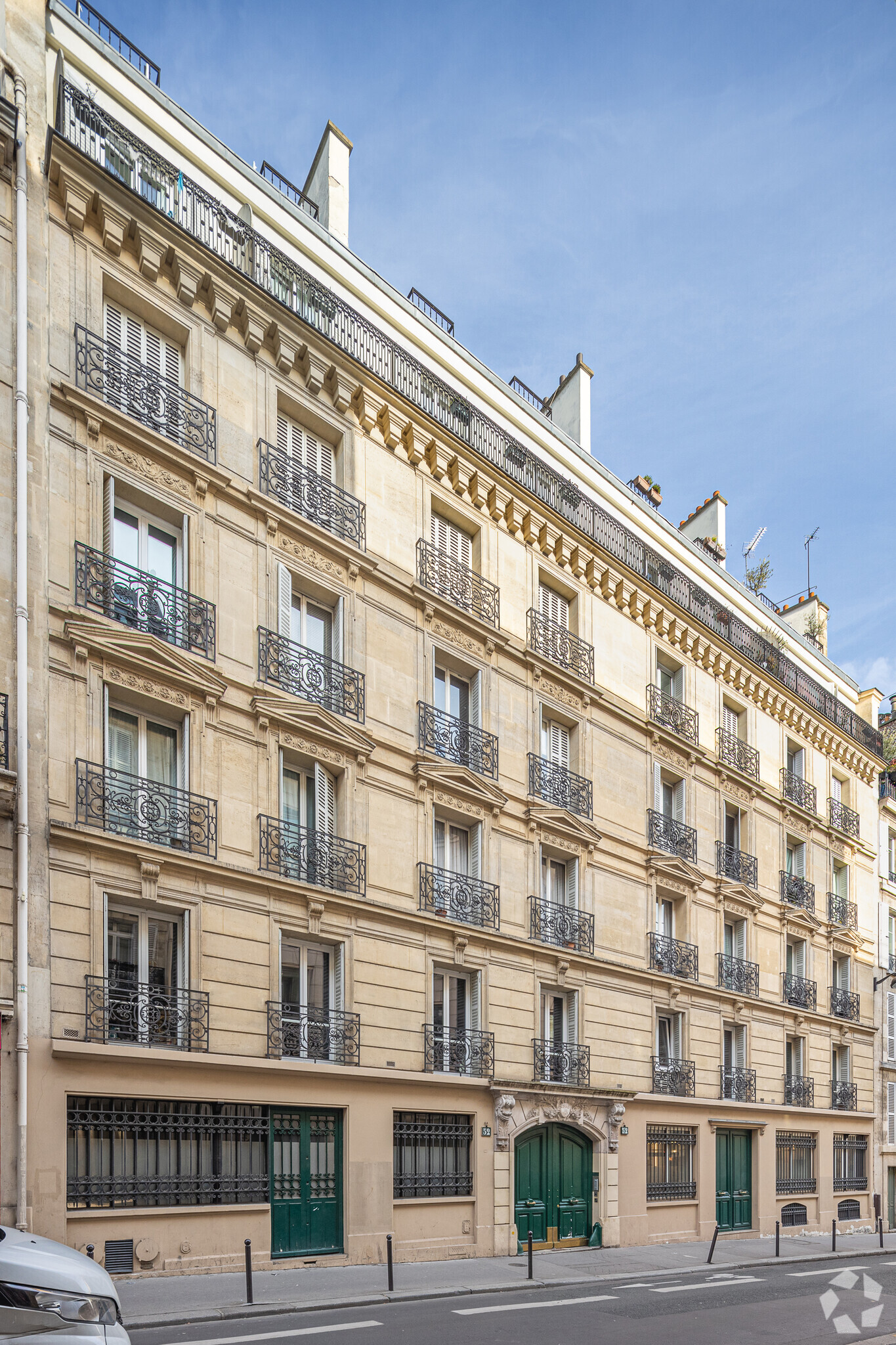Office in Paris for sale Primary Photo- Image 1 of 3