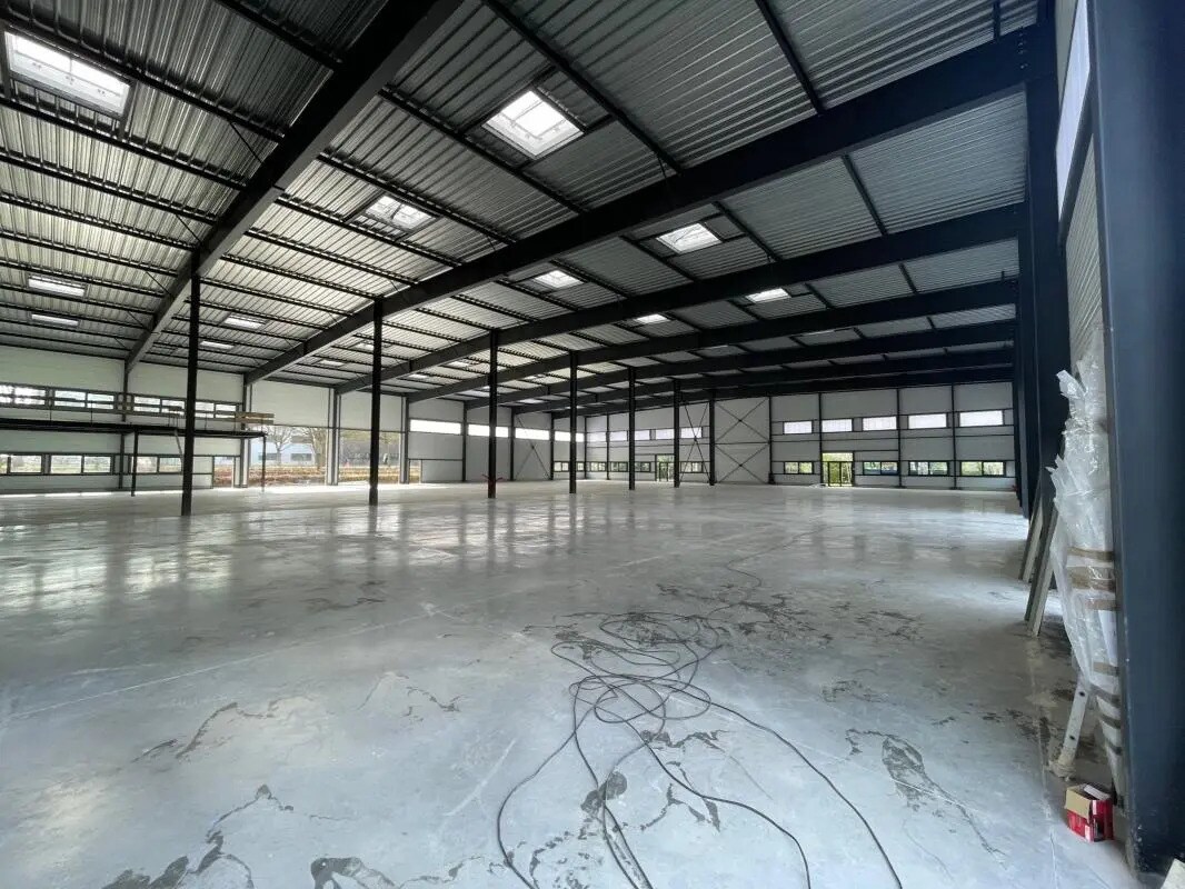 Flex in Cergy for lease Building Photo- Image 1 of 5