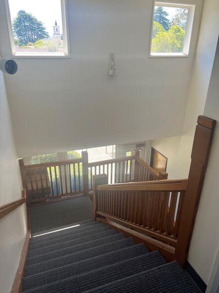 1110 Eugenia Pl, Carpinteria, CA for lease - Interior Photo - Image 2 of 11