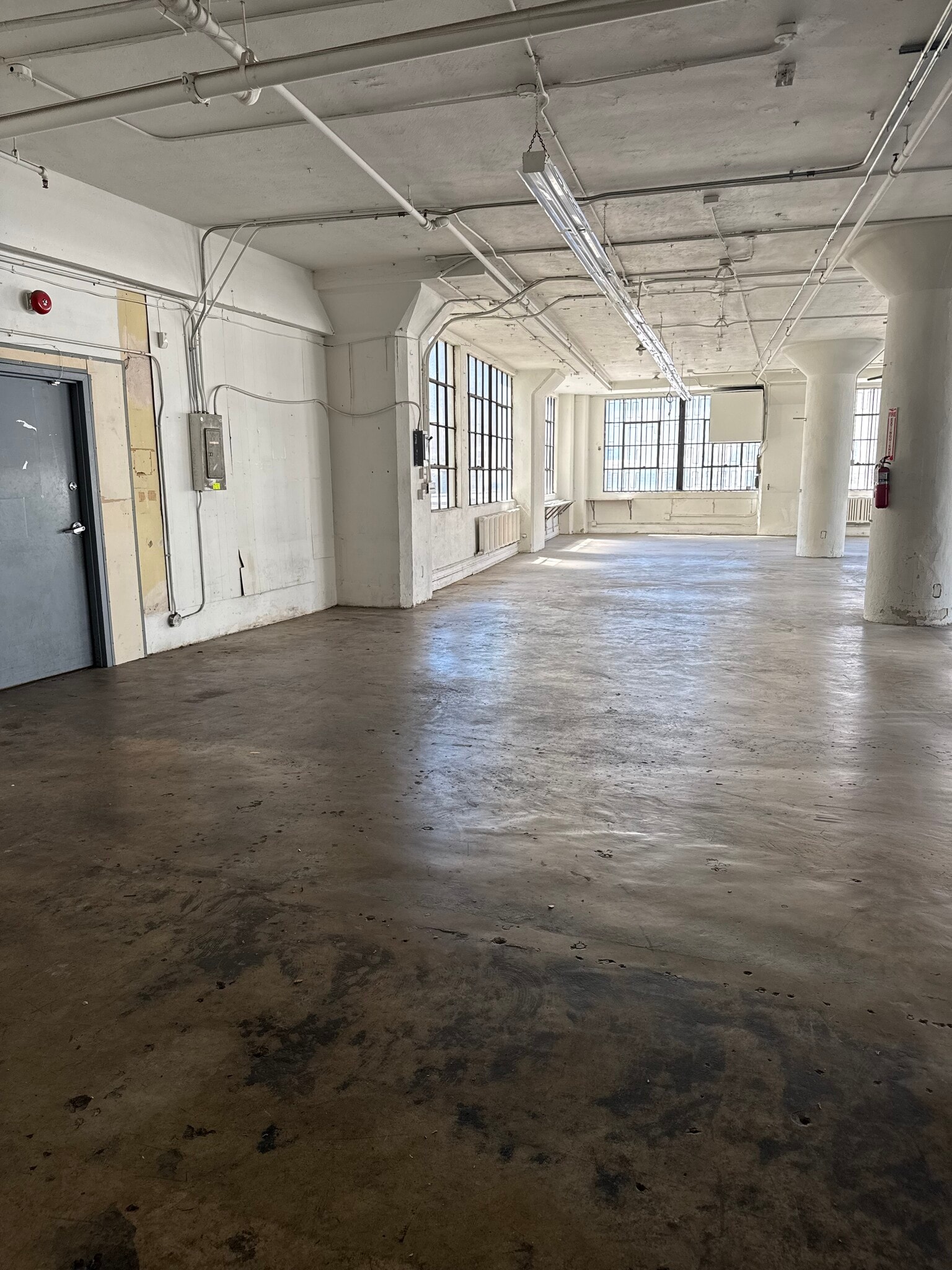 719 S Los Angeles St, Los Angeles, CA for lease Interior Photo- Image 1 of 1