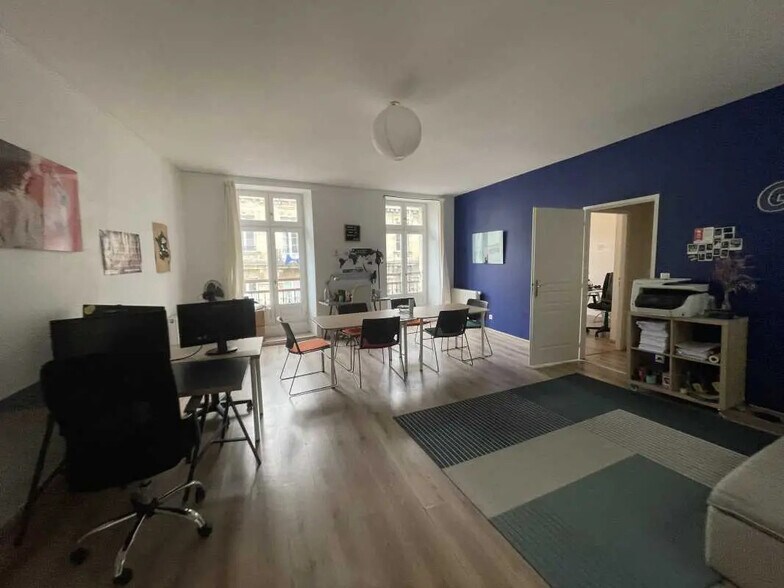 Office in Bordeaux for lease - Interior Photo - Image 3 of 13