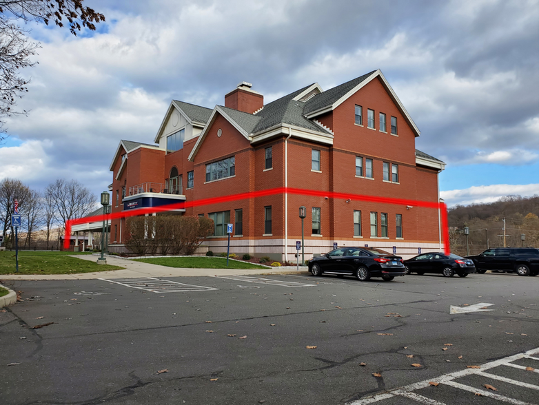 333 Church St, Naugatuck, CT for sale - Primary Photo - Image 1 of 26