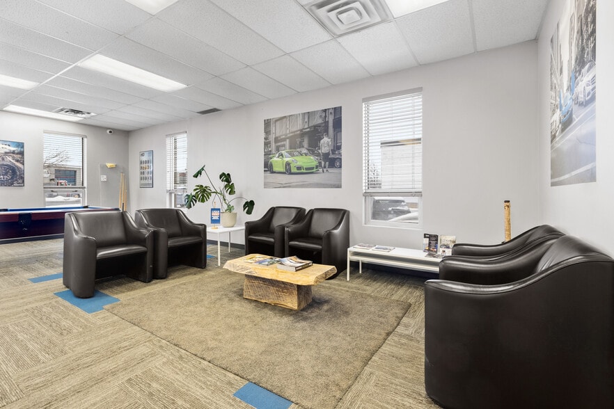 87 Bentley Ave, Ottawa, ON for lease - Building Photo - Image 2 of 3