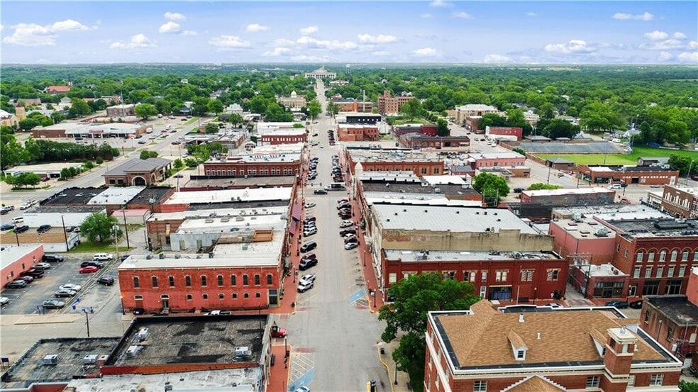 114 W Oklahoma Ave, Guthrie, OK 73044