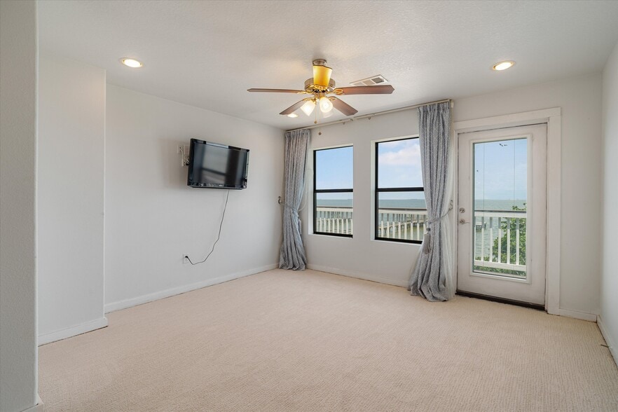 804 Bay Ave, Kemah, TX for sale - Building Photo - Image 3 of 64