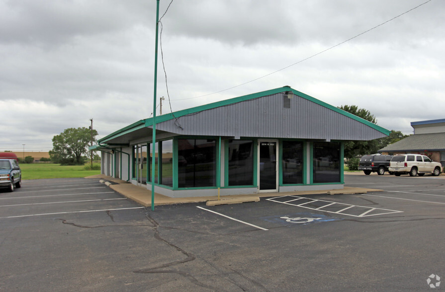 3214 N 14th St, Ponca City, OK for sale - Building Photo - Image 1 of 1