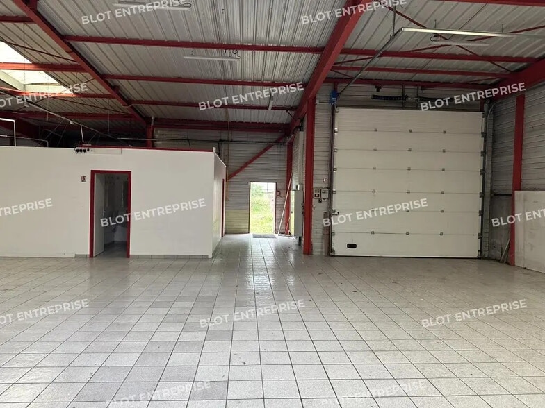 Flex in Nantes for lease - Interior Photo - Image 2 of 15