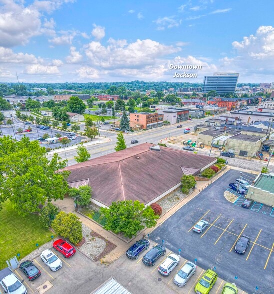 900 E Michigan Ave, Jackson, MI for sale - Building Photo - Image 2 of 36
