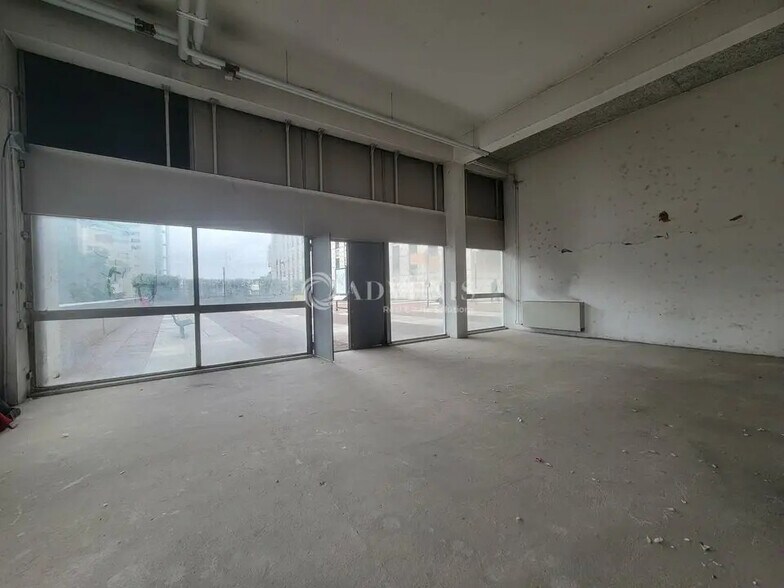 Retail in Courbevoie for lease - Building Photo - Image 2 of 10