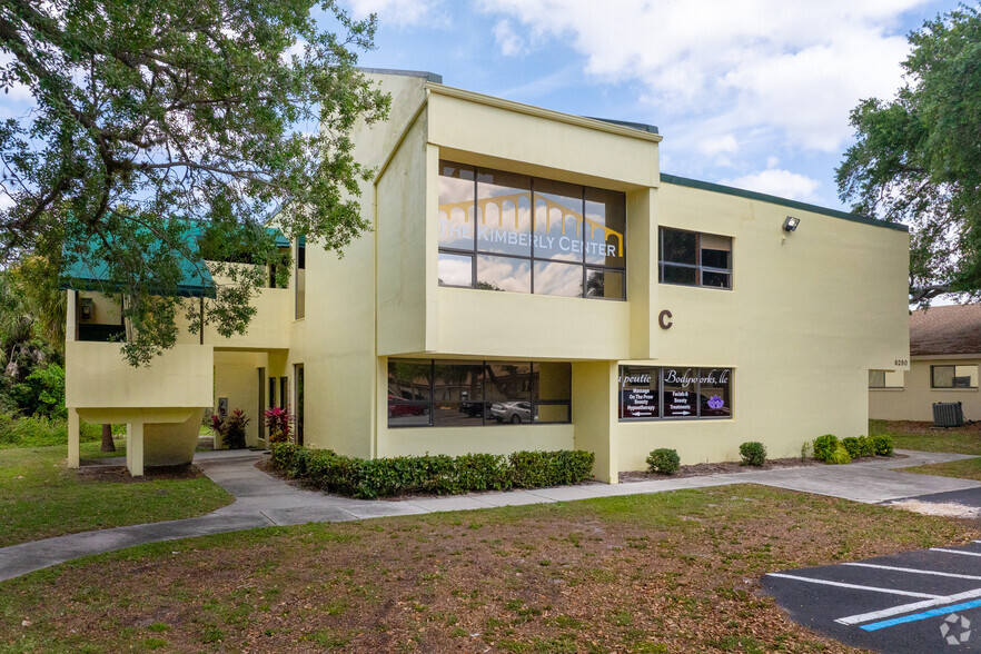 6290-6296 Corporate Ct, Fort Myers, FL for lease - Building Photo - Image 3 of 5