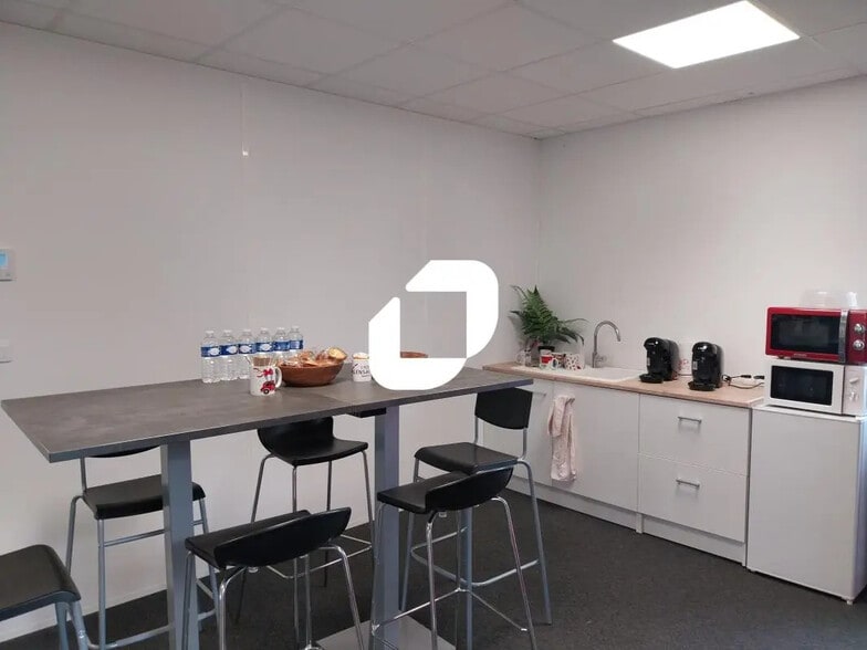 1 Rue Newton, La Chapelle-sur-Erdre for lease - Interior Photo - Image 3 of 10