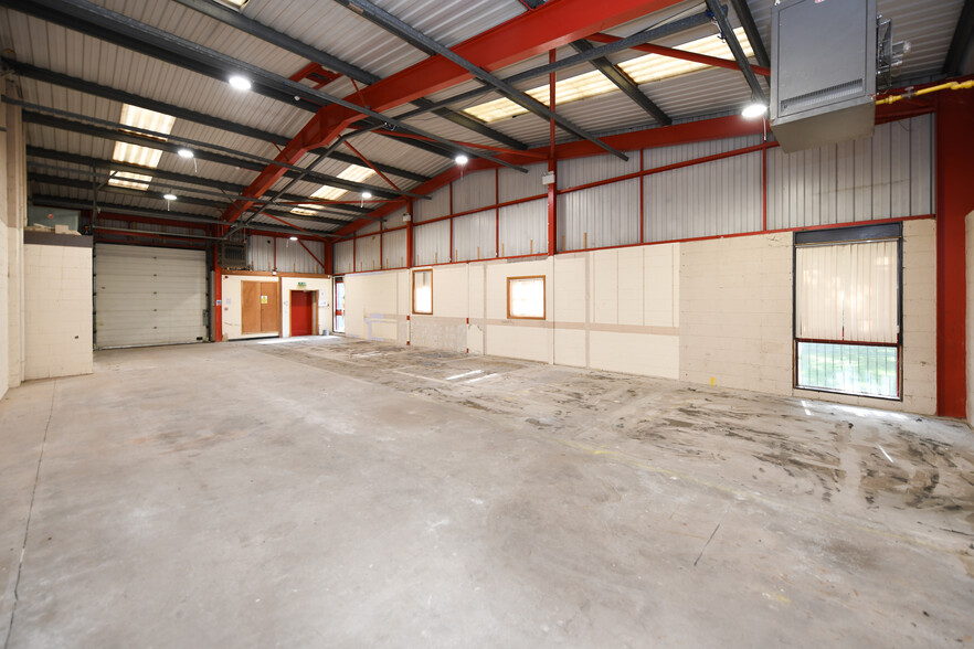 1-6 Glasgow Rd, Dumfries for lease - Building Photo - Image 2 of 8