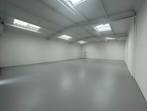 Hurst Ln, Brierley Hill for lease Interior Photo- Image 1 of 3