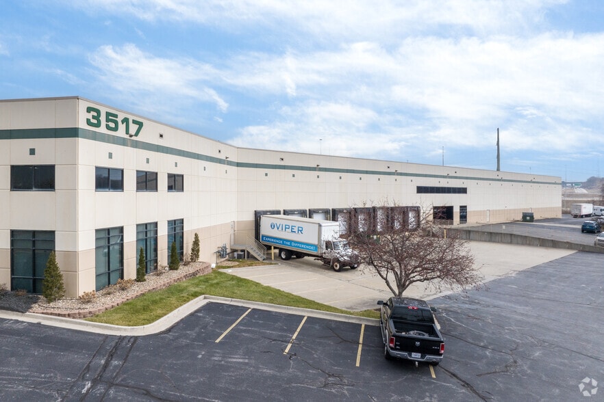 3517 Enterprise Dr, Kansas City, MO for lease - Primary Photo - Image 1 of 8