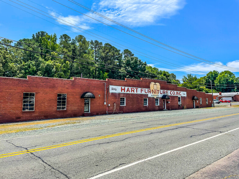 420 E 3rd St, Siler City, NC for sale - Primary Photo - Image 1 of 1