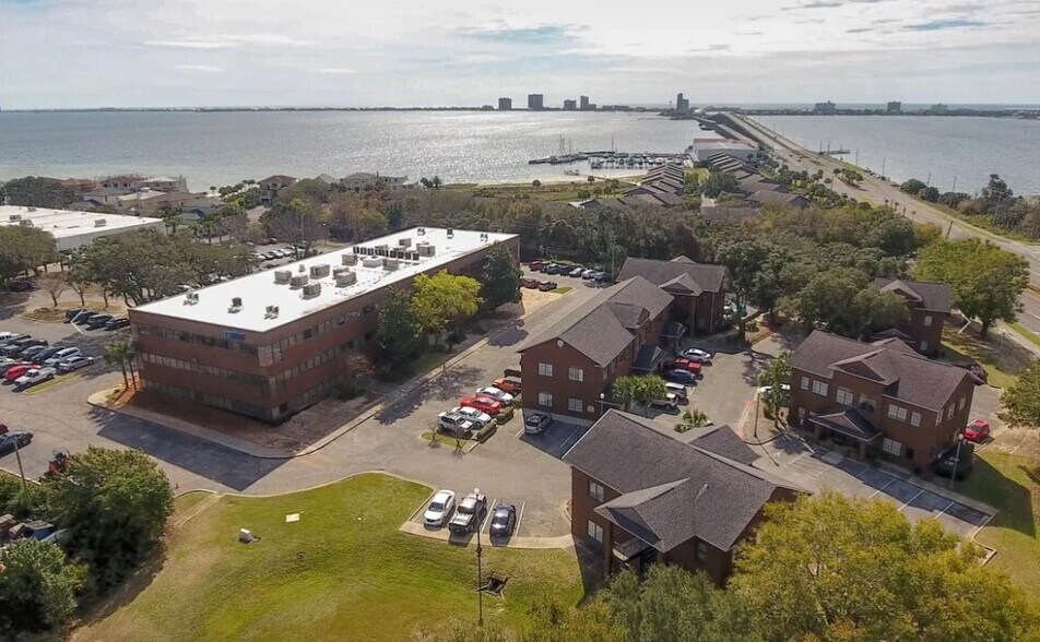 1101 Gulf Breeze Pky, Gulf Breeze, FL for sale - Building Photo - Image 2 of 7