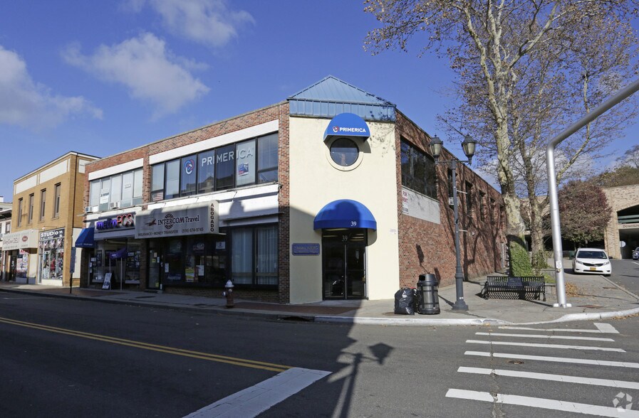 3739 Glen St, Glen Cove, NY 11542 MultiTenanted Office Building