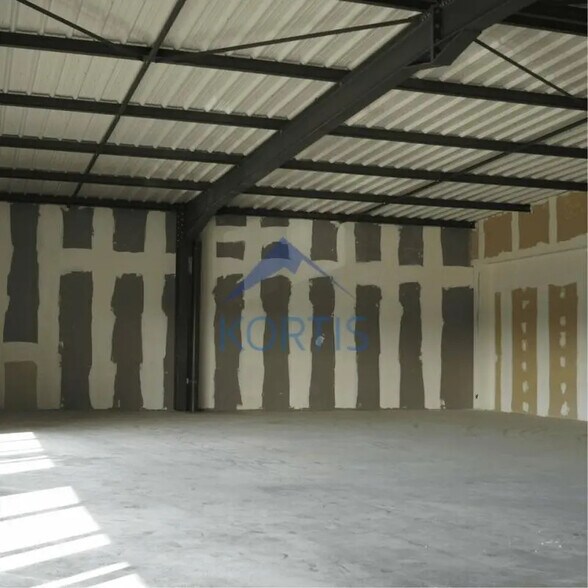 Office in Arnas for lease - Interior Photo - Image 2 of 3