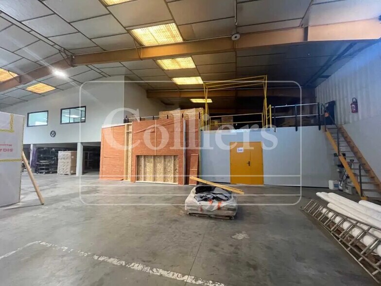 Flex in Miramas for lease - Interior Photo - Image 2 of 9