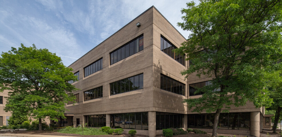 2200-2214 Liberty Ave, Pittsburgh, PA for lease - Building Photo - Image 1 of 6