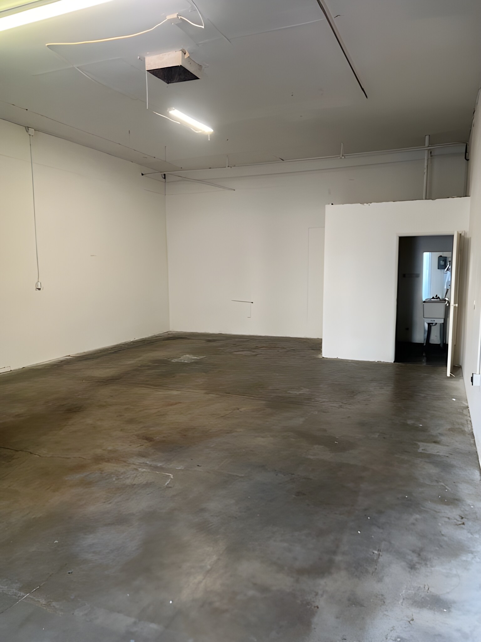 68733 Perez Rd, Cathedral City, CA for lease Interior Photo- Image 1 of 3