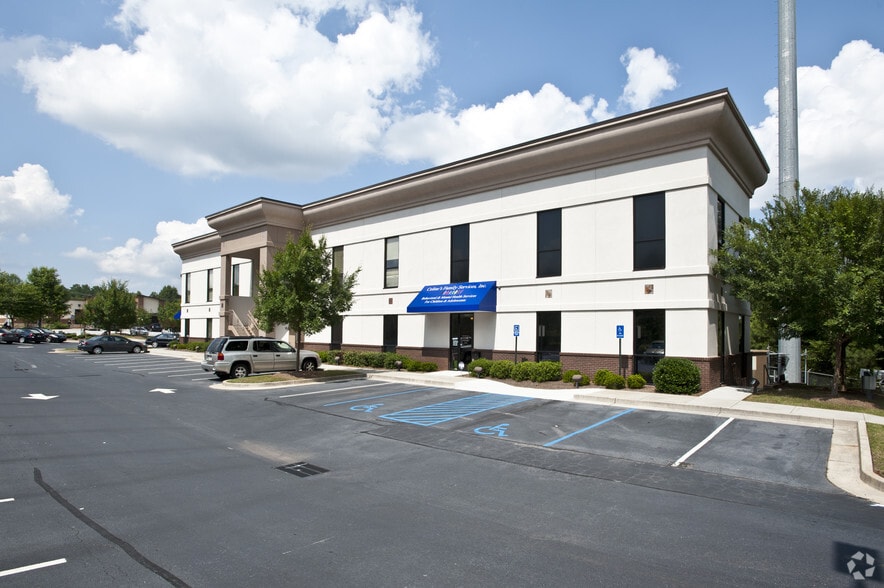 5461 Hillandale Dr, Lithonia, GA for lease - Building Photo - Image 2 of 13