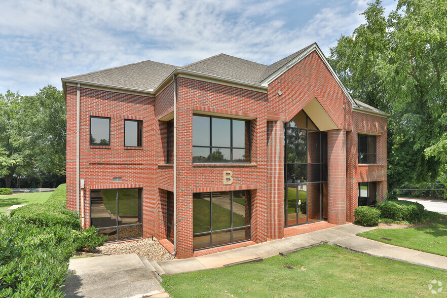 330 Pelham Rd, Greenville, SC for lease - Building Photo - Image 1 of 6