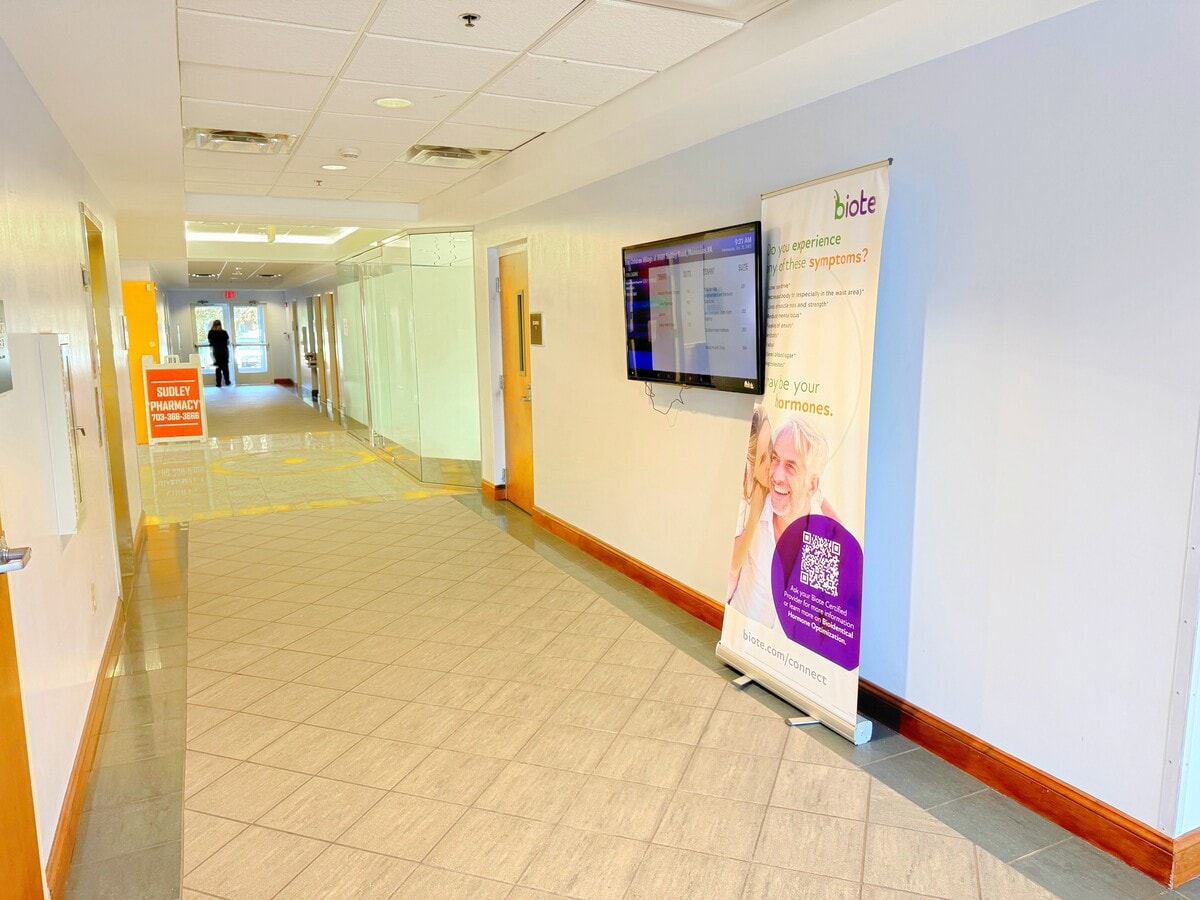 8609 Sudley Rd, Manassas, VA 20110 - Unit 301 - - Lobby - Image 2 of 7