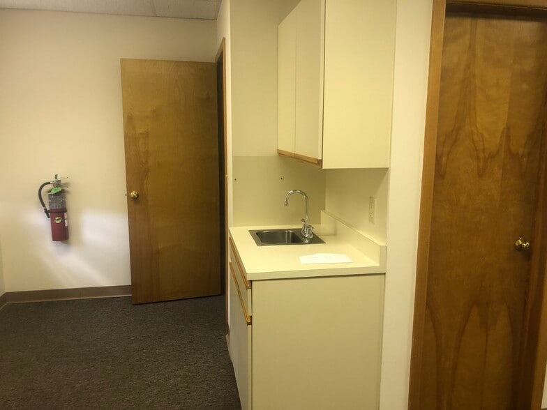 13 Rockland Ter, Verona, NJ for lease - Building Photo - Image 3 of 6