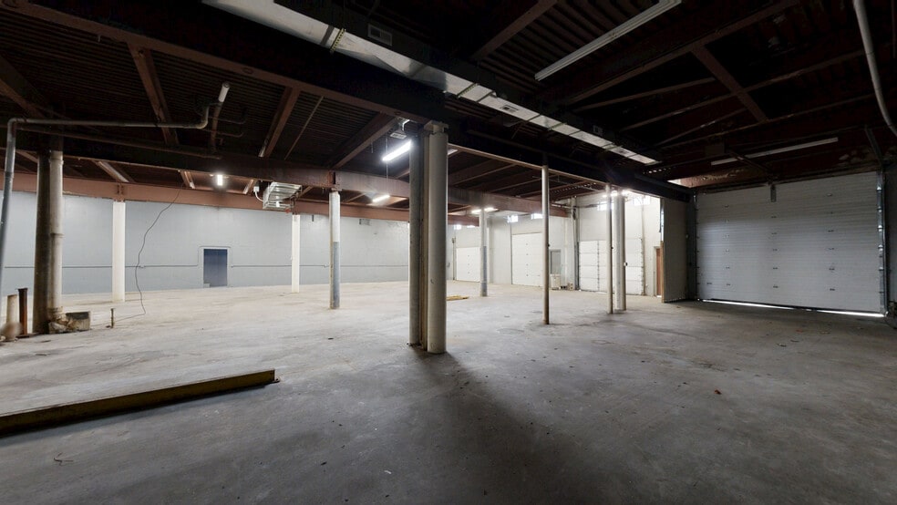 195 W Newberry Rd, Bloomfield, CT for sale - Matterport 3D Scan - Image 2 of 16