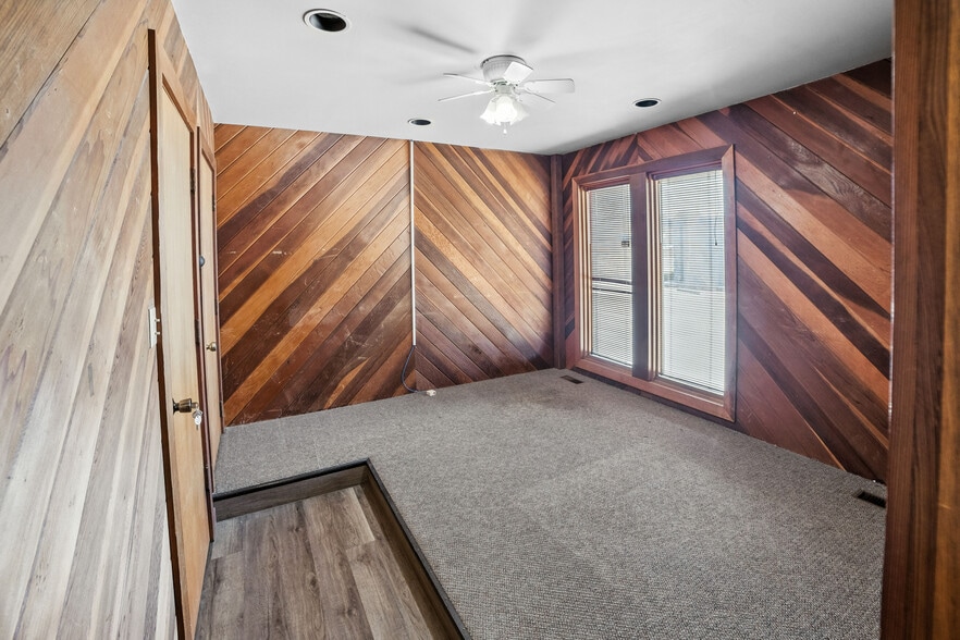 515 N Summit St, Arkansas City, KS for sale - Interior Photo - Image 3 of 9