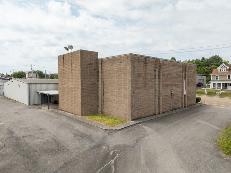 720 Hall of Fame Dr, Knoxville, TN for lease - Building Photo - Image 3 of 6