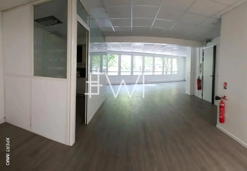 Office in Paris for lease - Interior Photo - Image 2 of 7