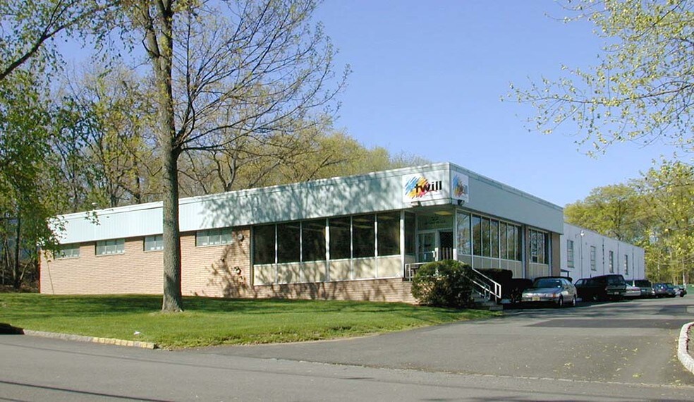 22 Russo Pl, Berkeley Heights, NJ for sale - Primary Photo - Image 1 of 1