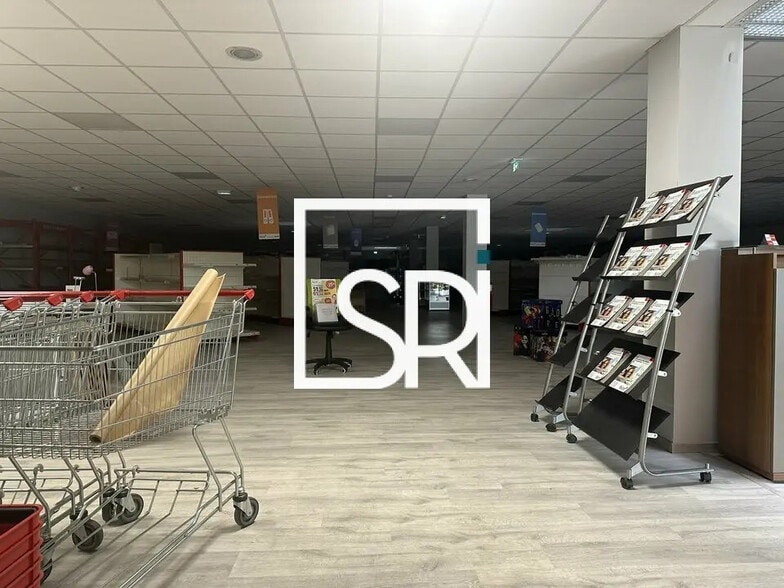 Retail in Cusset for lease - Building Photo - Image 2 of 22