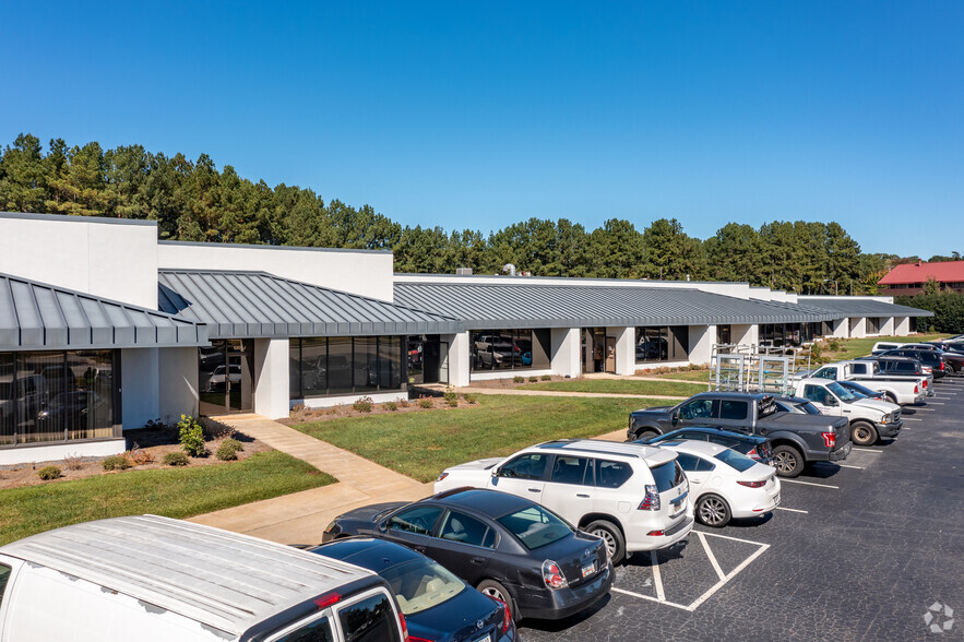 5172 Brook Hollow Pkwy, Norcross, GA for lease - Building Photo - Image 1 of 14