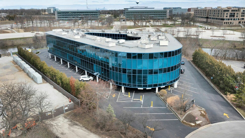600 Enterprise Dr, Oak Brook, IL for lease - Building Photo - Image 3 of 10