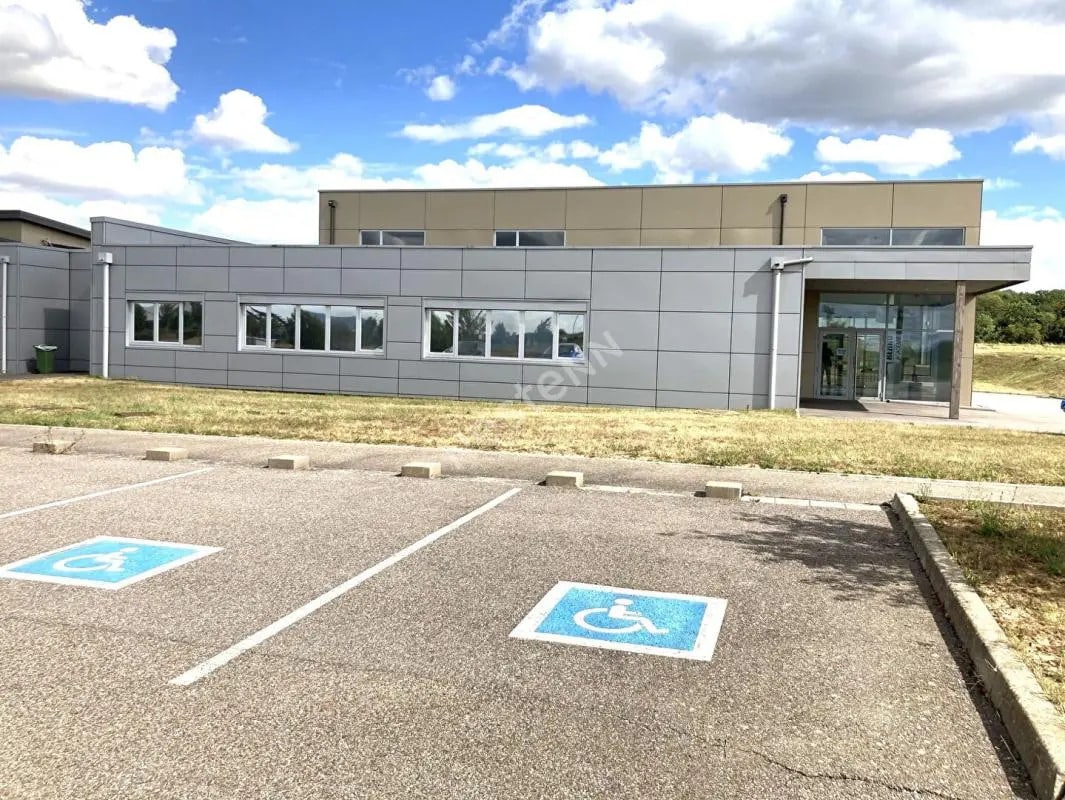 Flex in Morhange for lease Building Photo- Image 1 of 23