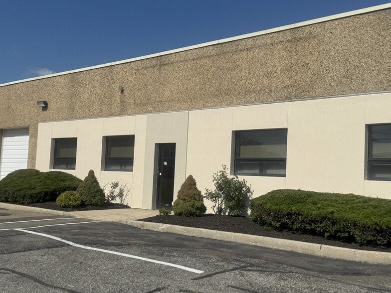 27 Sarah Dr, Farmingdale, NY for lease - Building Photo - Image 1 of 10