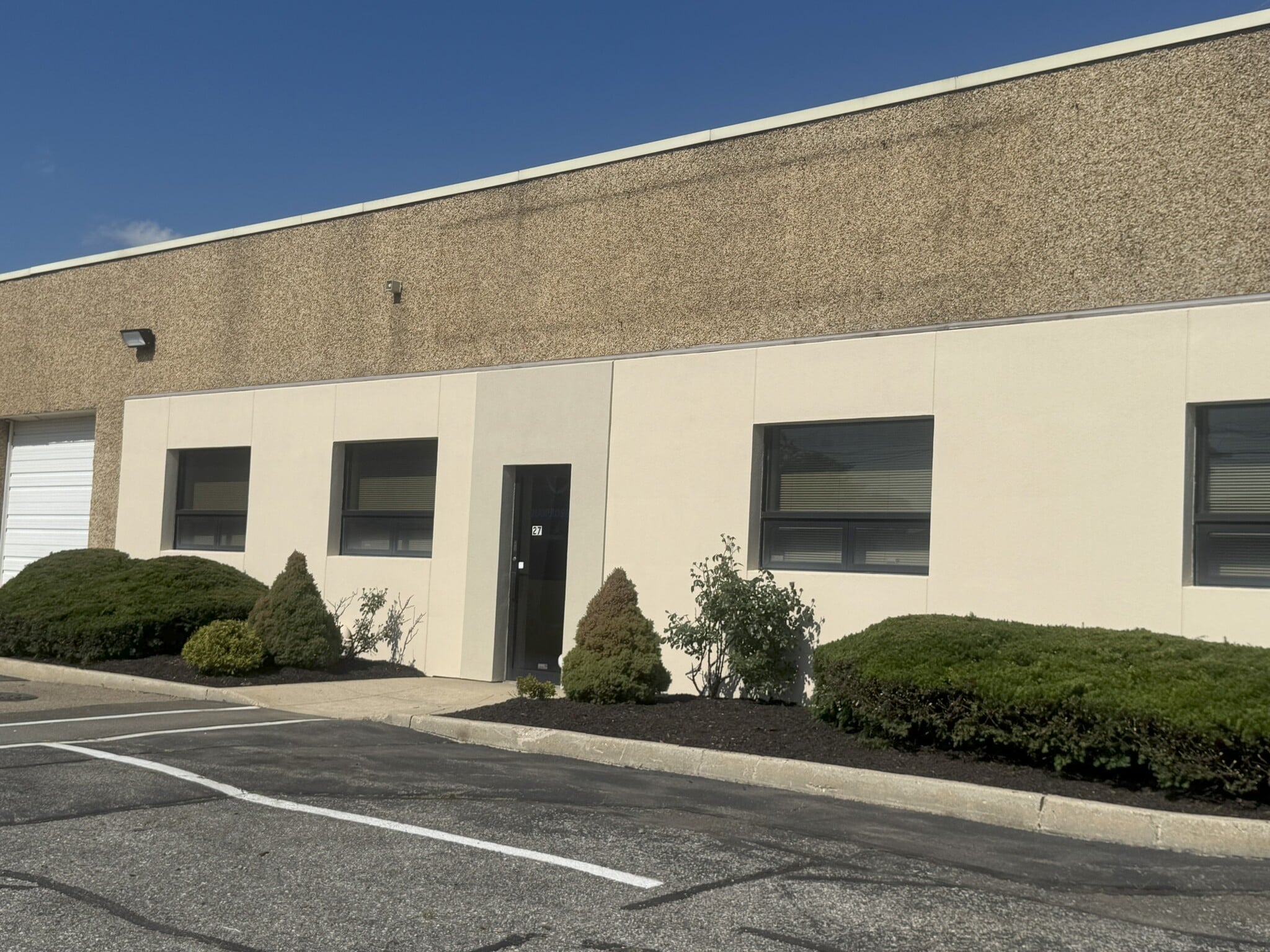 27 Sarah Dr, Farmingdale, NY for lease Building Photo- Image 1 of 11