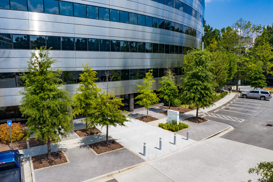 301 Perimeter Ctr N, Atlanta, GA for lease - Building Photo - Image 3 of 11