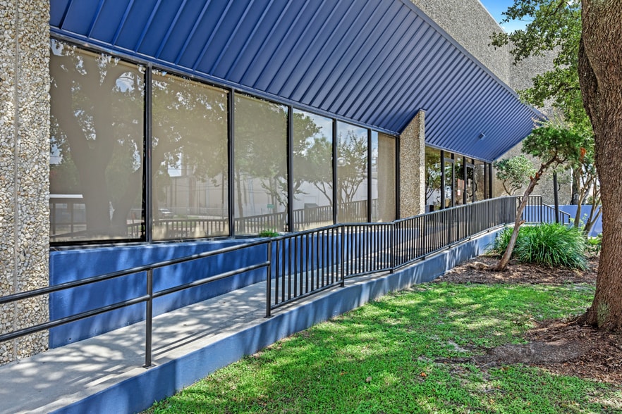 6600 Long Point Rd, Houston, TX for lease - Building Photo - Image 3 of 9