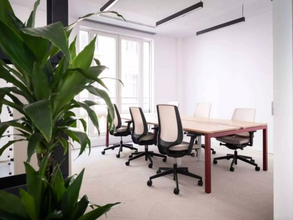 Coworking Space in Paris for lease Interior Photo- Image 2 of 3