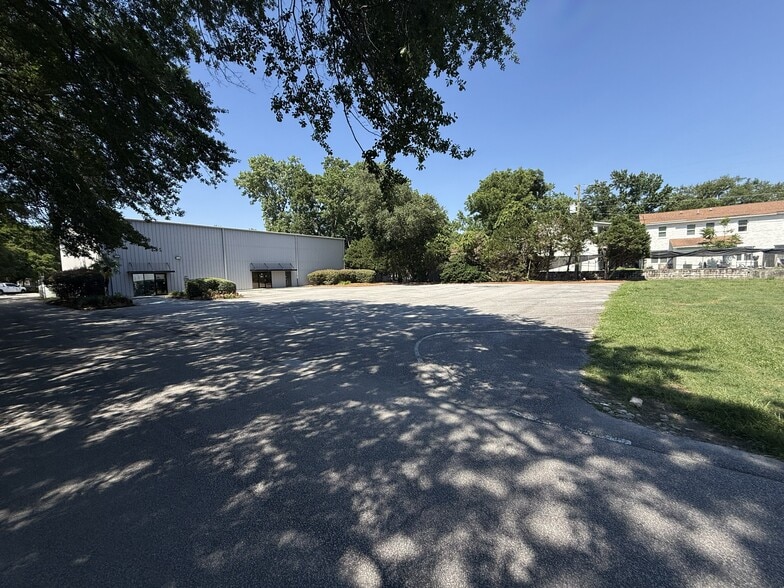 1384 Remount Rd, Charleston, SC for lease - Building Photo - Image 1 of 15