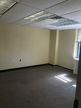 25 Hyatt St, Staten Island, NY for lease Interior Photo- Image 2 of 8