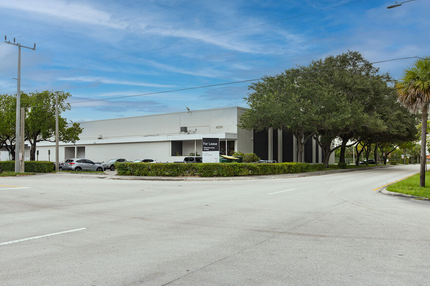 4000 N 29th Ter, Hollywood, FL for lease - Building Photo - Image 1 of 7