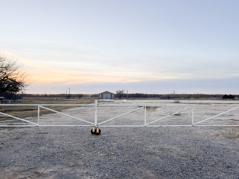 700 S Cemetery Rd, Hennessey, OK for sale - Primary Photo - Image 1 of 1