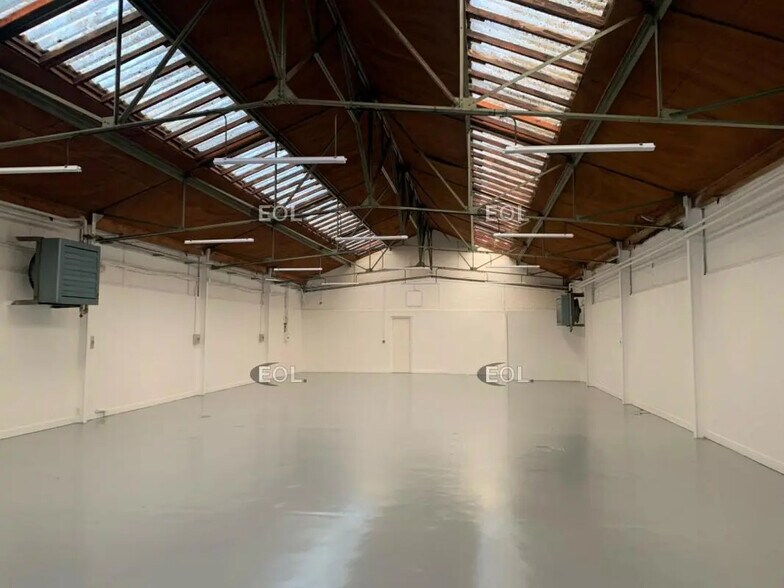 Flex in Villeneuve-Saint-Georges for lease - Interior Photo - Image 2 of 4