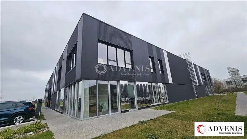 Industrial in Avelin for lease - Building Photo - Image 1 of 12