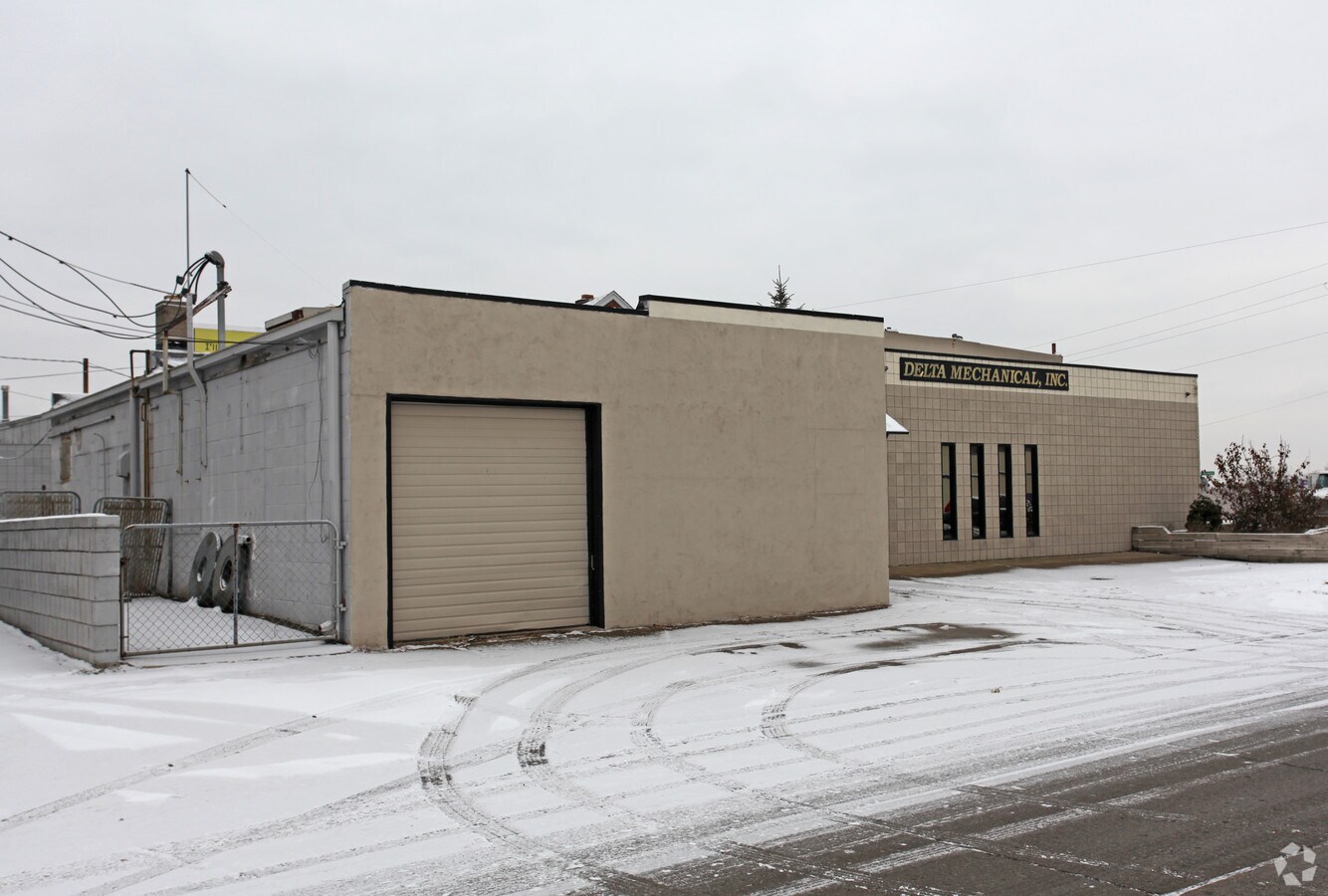 20903 Dequindre Rd, Hazel Park, MI 48030